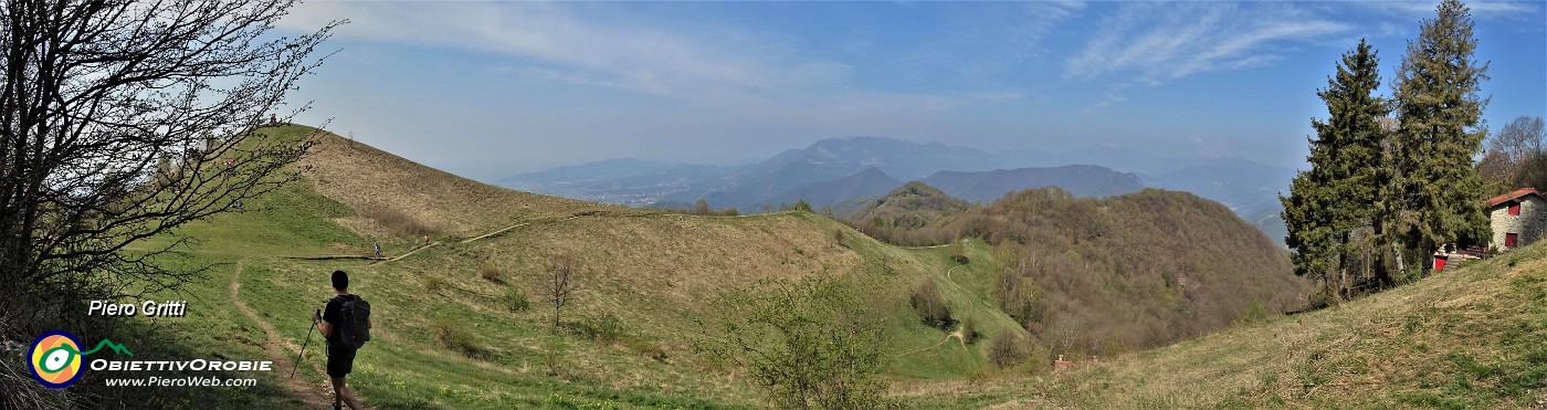 68 Scendiamo verso il Colle di Sant'Anna.jpg